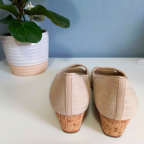 Aldo Shoes / Peep Toe Wedge Shoe Size 7.5 - Picture 4 of 5
